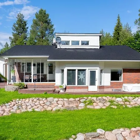 Santa's Snow Villa, Private Sauna By Lapland Host דירה